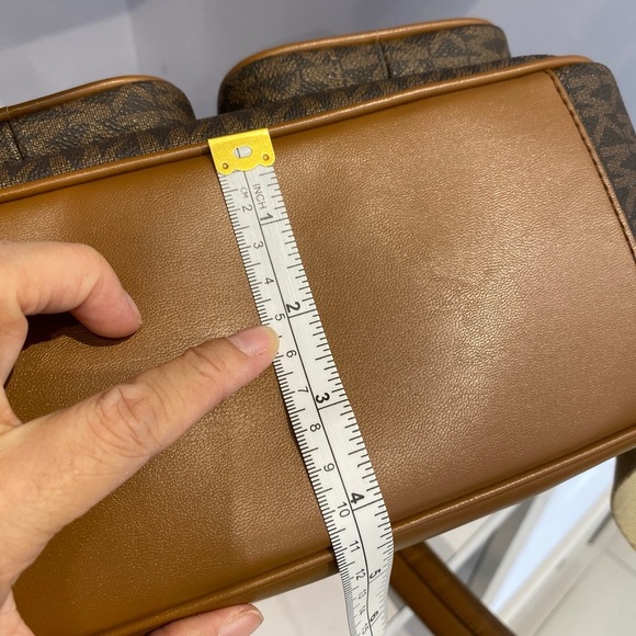 Michael Kors JET SET ITEM MD PKT BACKPACK - Picture 6 of 8